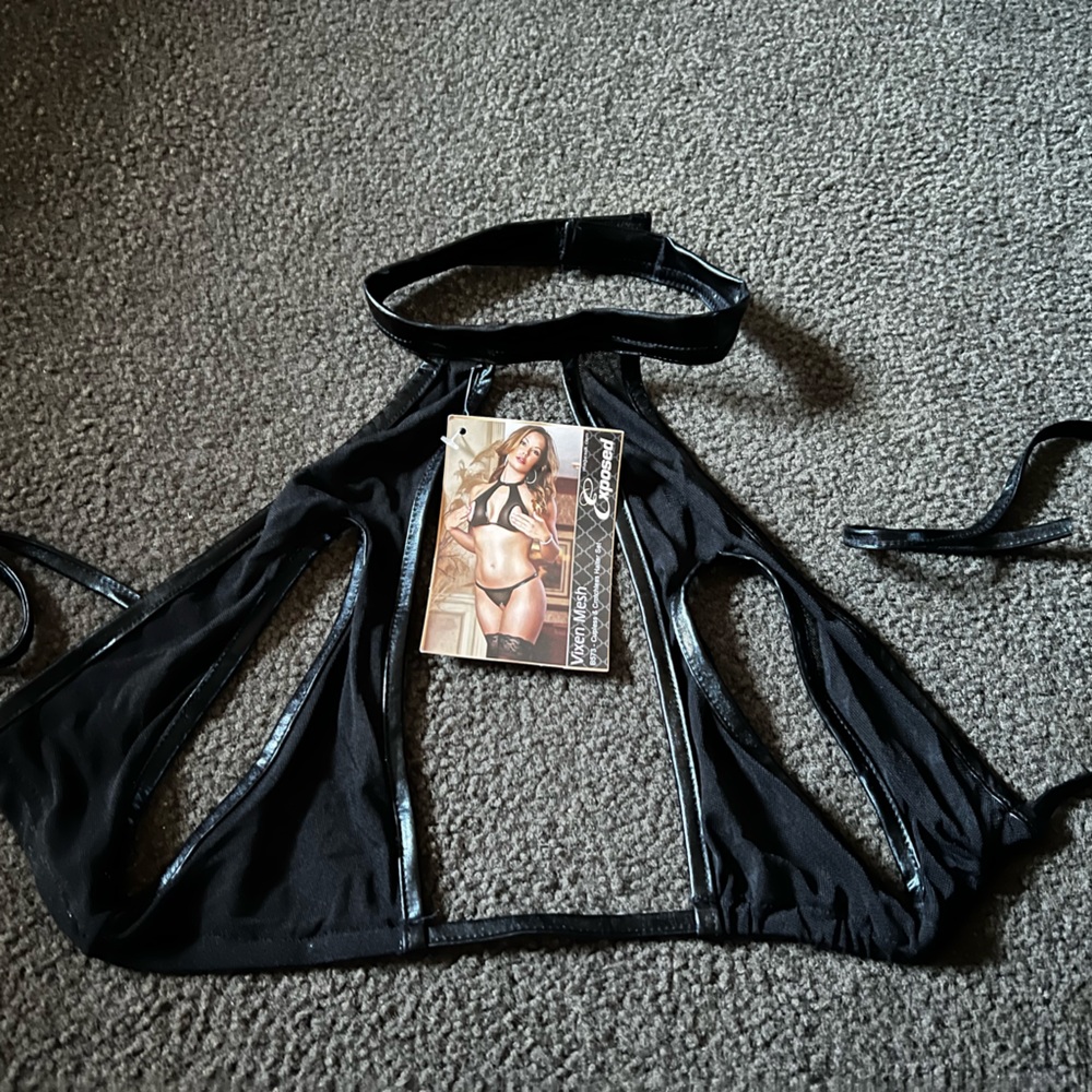 NWT Alluring sexy bra and knickers set. Black. Cup less & crotchless lingerie. - Picture 3 of 8